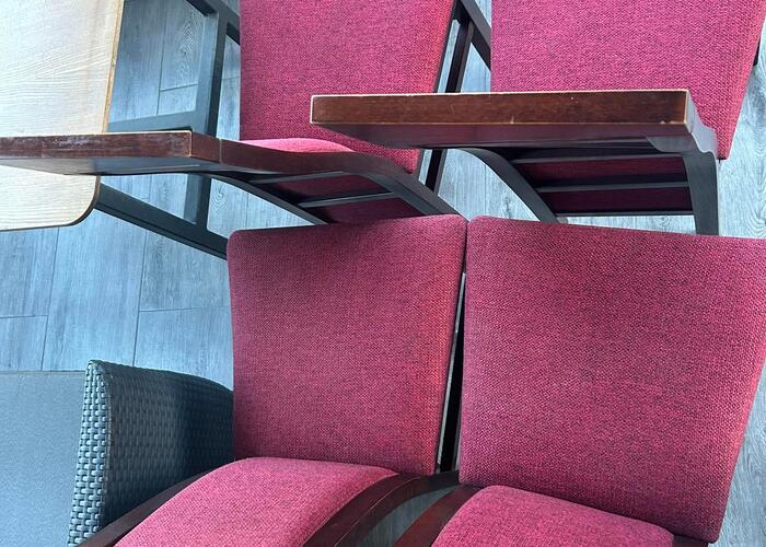 Grajewo ogłoszenia: 4 Krzesła w bardzo dobrym stanie z drobnymi śladami użytkowania.